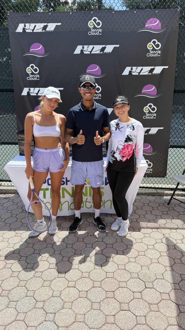 Coach Liam giving a thumbs up between two players at an RTT event